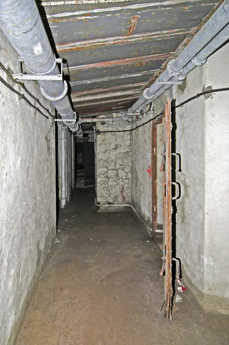 Ligne Maginot - GRANGES COMMUNES - (Ouvrage d'infanterie) - Bloc 2
Un couloir au bloc - STRECKER Jürgen