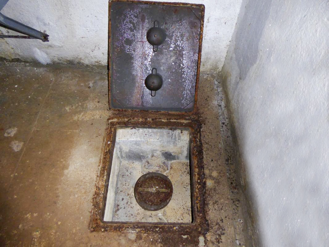 Ligne Maginot - GRANGES COMMUNES - (Ouvrage d'infanterie) - Regard égout - ELLENA-CUNY