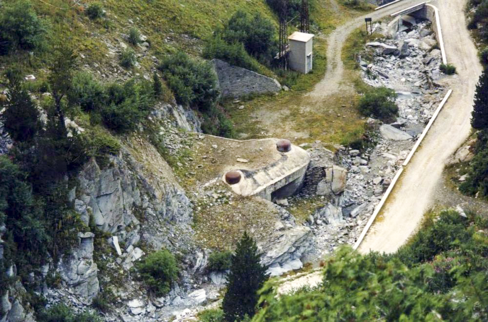 Ligne Maginot - LAVOIR - (Ouvrage d'artillerie) - L'entrée munitions vue depuis le casernement du Lavoir - Pascal LAMBERT