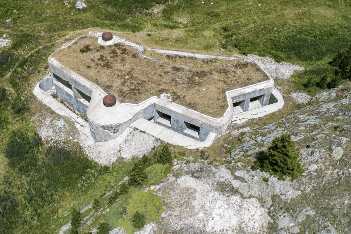 Ligne Maginot - LAVOIR - (Ouvrage d'artillerie) - Le bloc 5 qui dévoile toute sa puissance de feu 
On peut remarquer l'excellent état du béton malgré l'âge et des conditions climatiques extrêmes - Hubert DURLEWANGER