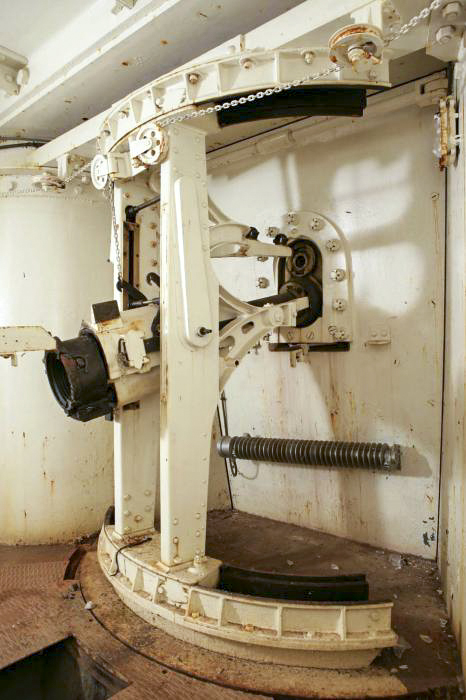 Ligne Maginot - LAVOIR - (Ouvrage d'artillerie) - Bloc 5
Canon-mortier de 75 mle 31 - ZEIG Marc