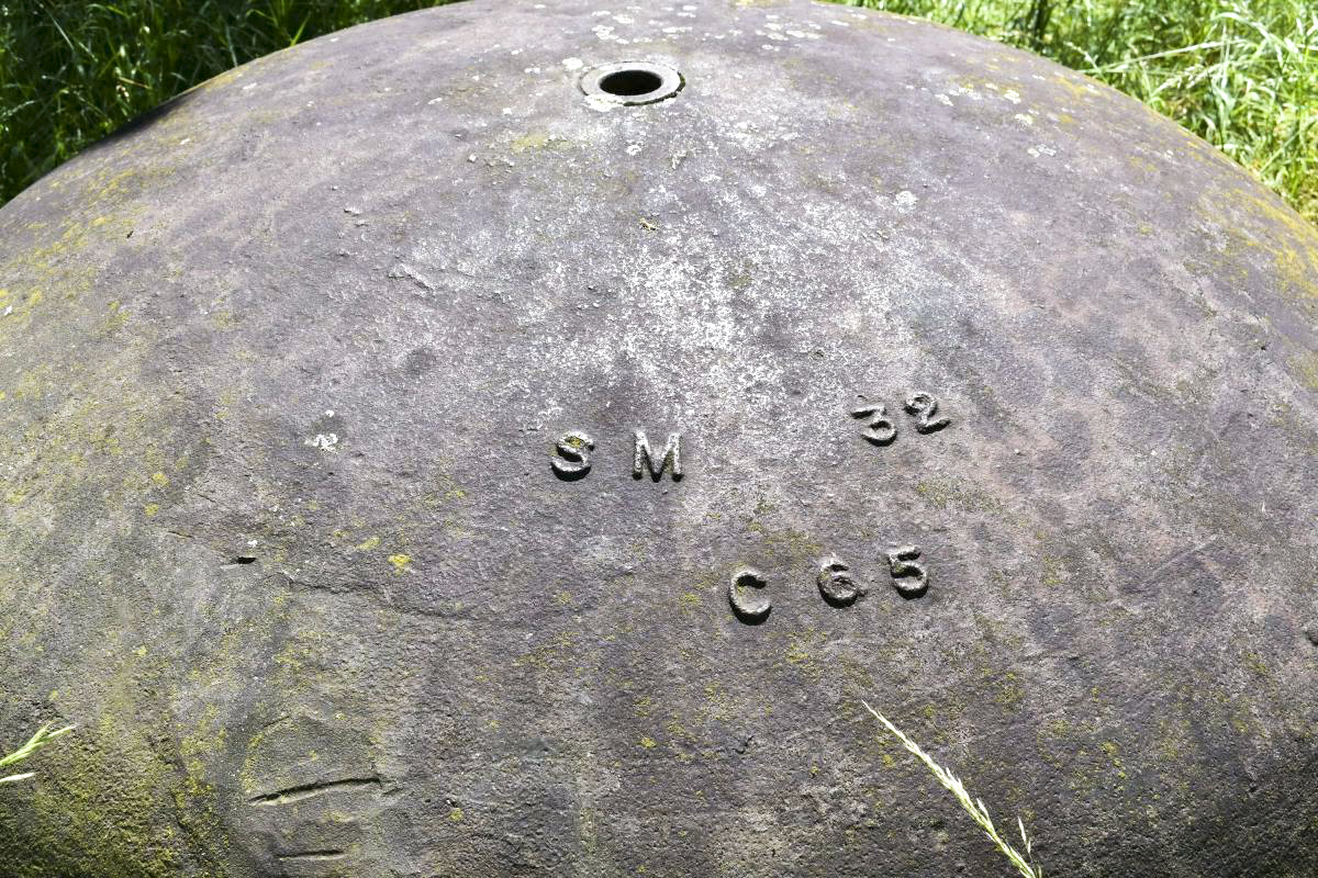 Ligne Maginot - 27/3 - FRIESENHEIM - (Casemate d'infanterie - Double) - Cloche GFM, détail de l'inscription - FROEHLY Daniel