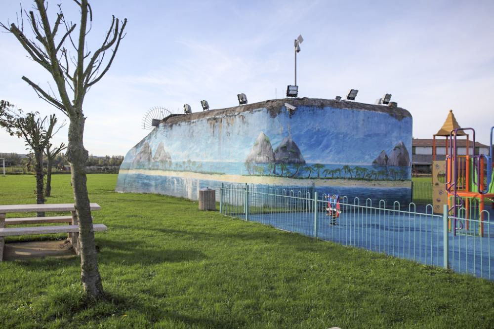 Ligne Maginot - Blockhaus CB8 - Sentzich - L'aire de jeu et la peinture murale. - www.arnaultjl-photo.com