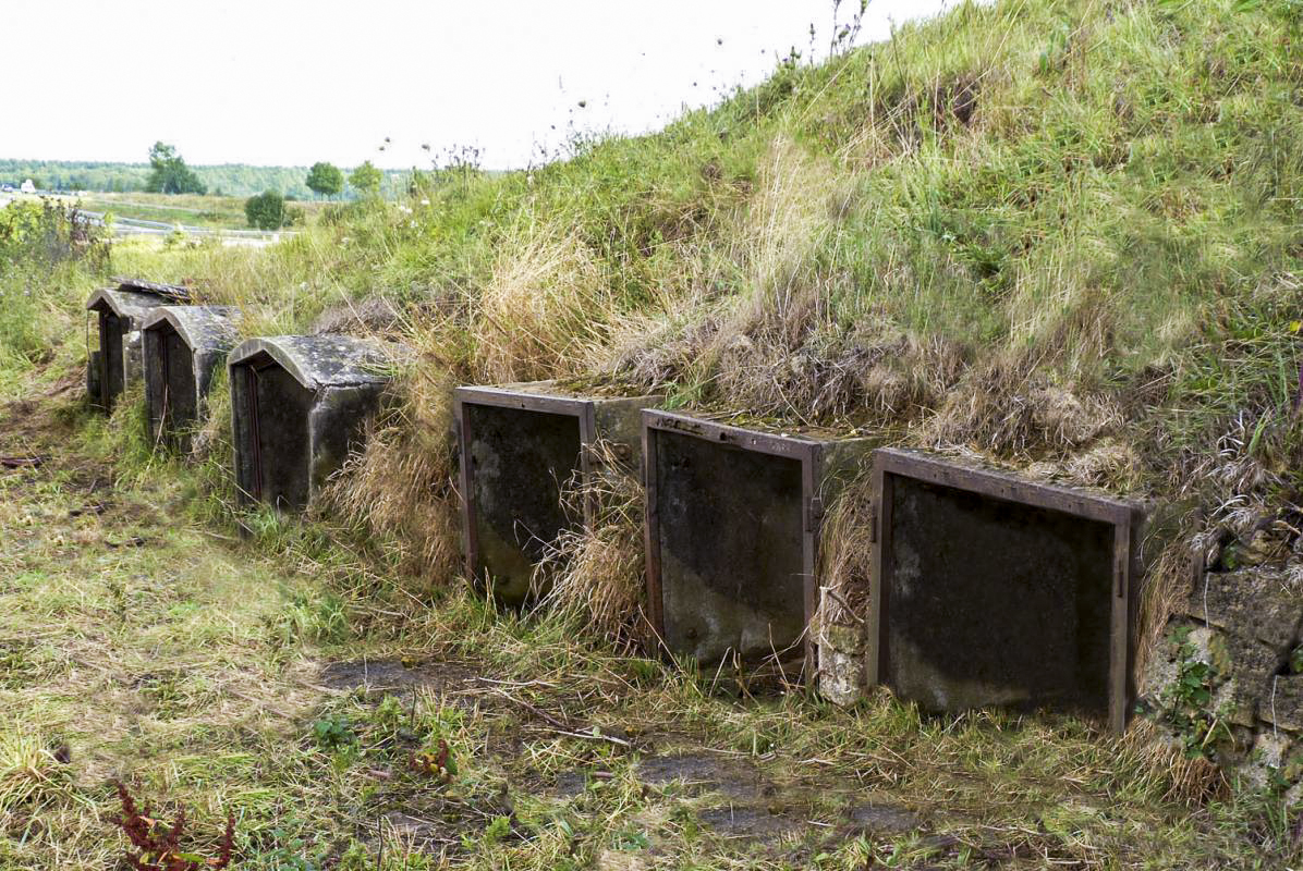 Ligne Maginot - BREHAIN OUEST (C2 DE L'OUVRAGE DE BREHAIN) - (Casemate d'infanterie - Simple) - Les niches pour les rouleaux de barbelés et les mines. - JMBrams