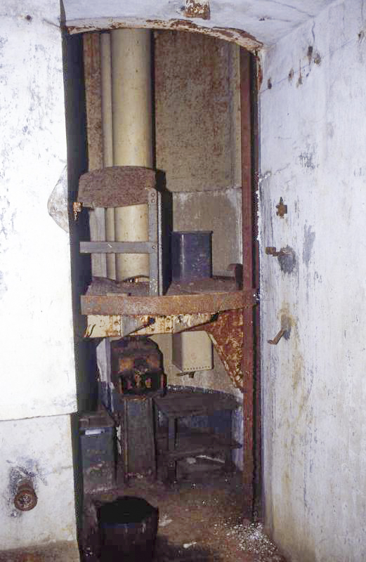 Ligne Maginot - BREHAIN OUEST (C2 DE L'OUVRAGE DE BREHAIN) - (Casemate d'infanterie - Simple) - La cloche JM - Valentin Hemmert