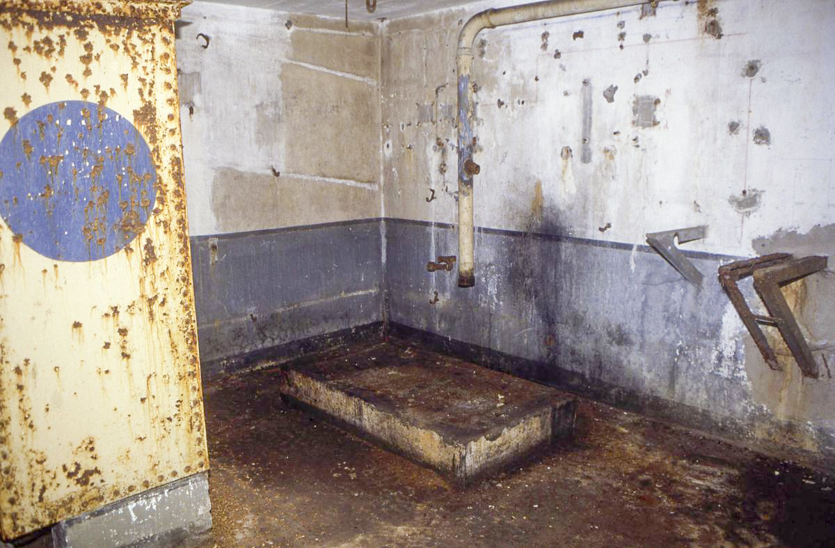 Ligne Maginot - BREHAIN OUEST (C2 DE L'OUVRAGE DE BREHAIN) - (Casemate d'infanterie - Simple) - L'usine en 1992
Le socle du groupe electrogène - Valentin Hemmert