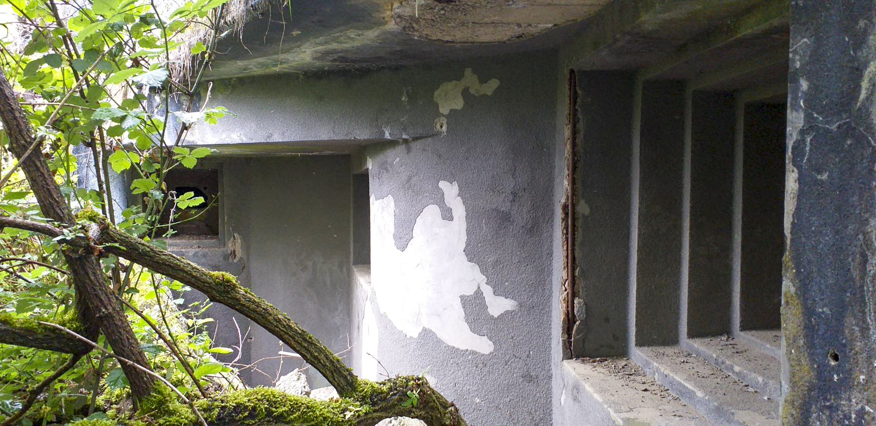 Ligne Maginot - 27BIS/3 - OBERWEIDT - (Casemate d'infanterie - double) - Chambre de tir nord-est - créneaux - G.Fuchs