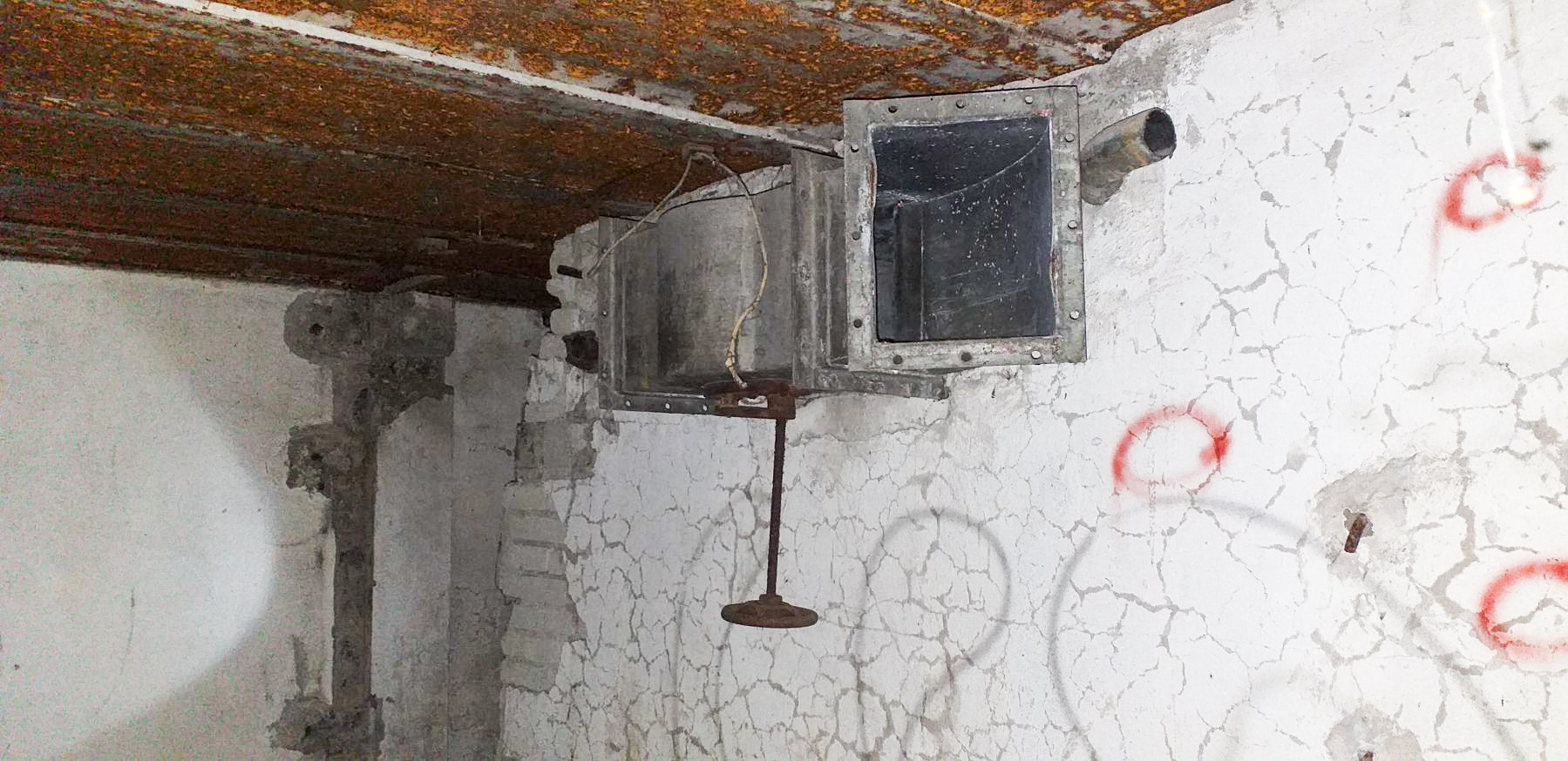 Ligne Maginot - 27BIS/3 - OBERWEIDT - (Casemate d'infanterie - double) - Chambre de tir nord-est - ventilation - G.Fuchs