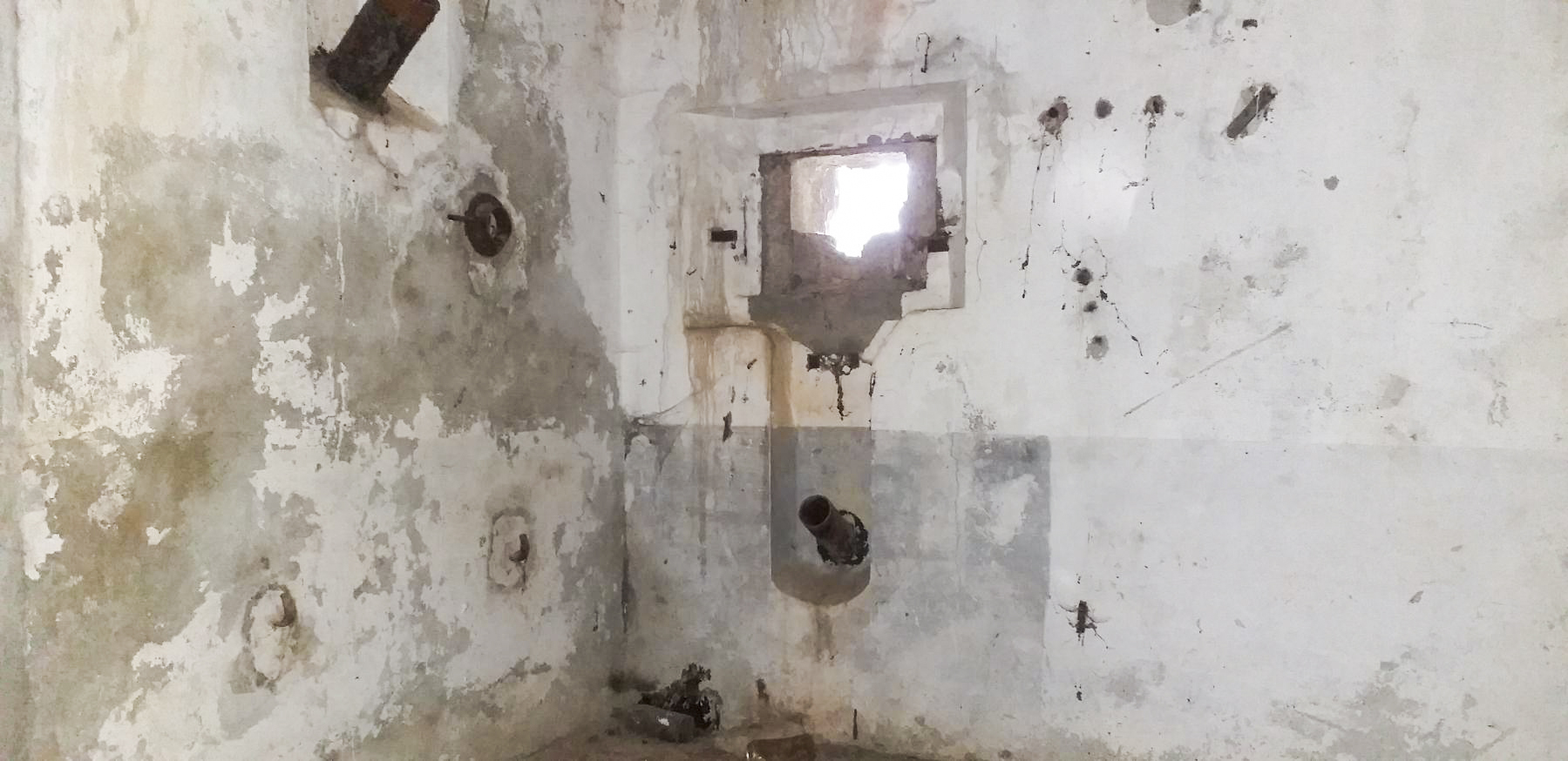 Ligne Maginot - 27BIS/3 - OBERWEIDT - (Casemate d'infanterie - double) - Chambre de tir sud-ouest
Créneau FM de défense de l'entrée - G.Fuchs