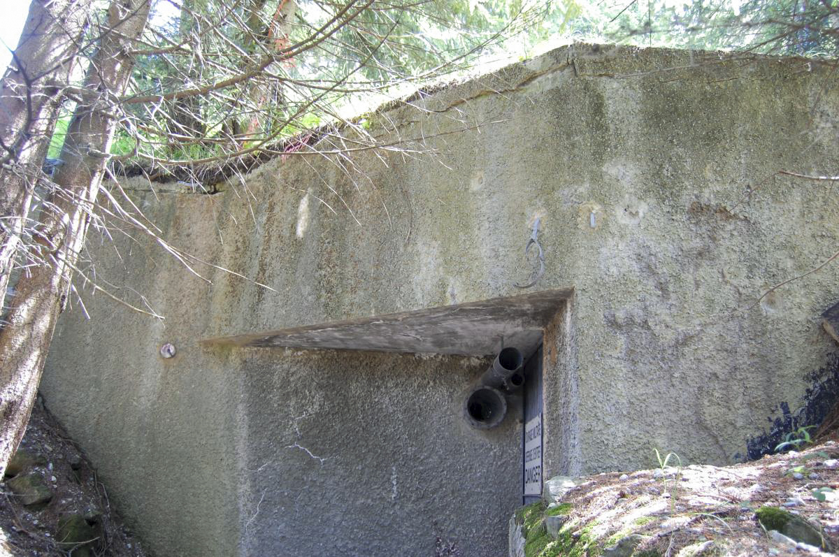 Ligne Maginot - CHARMAIX - (Central téléphonique isolé) - Reste de l'antenne radio - Michal Prasil