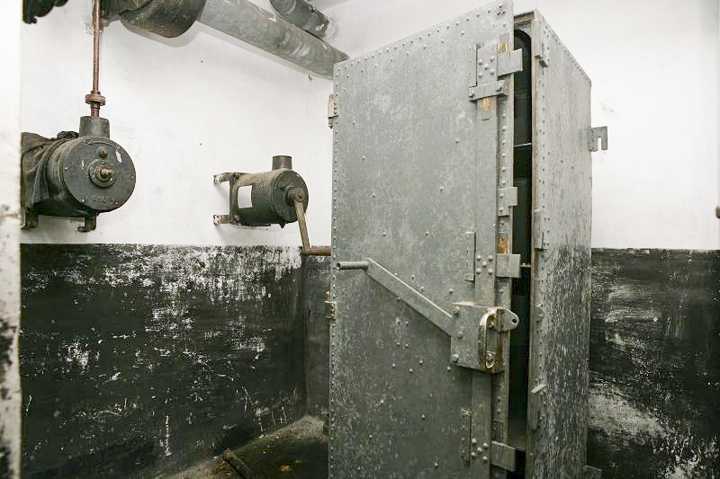 Ligne Maginot - CHARMAIX - (Central téléphonique isolé) - Armoire forte contenant les documents d'exploitation du central - ZEIG Marc