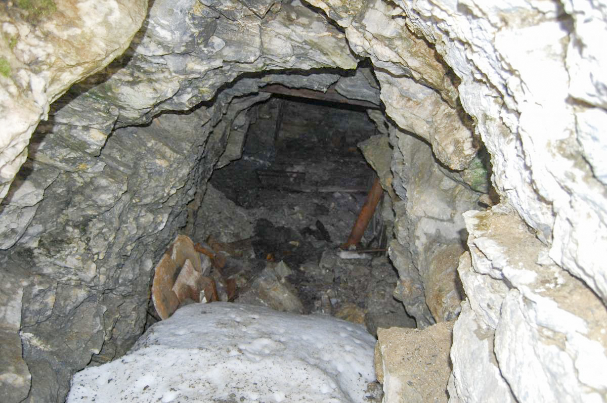Ligne Maginot - MONT FROID OUEST - (Blockhaus pour arme infanterie) - Magasin sous roc - Michal Prasil