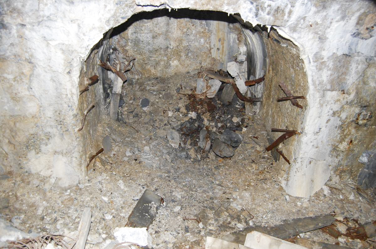 Ligne Maginot - REVETS - (Ouvrage d'infanterie) - La chambre en face de l'escalier - Michal Prasil