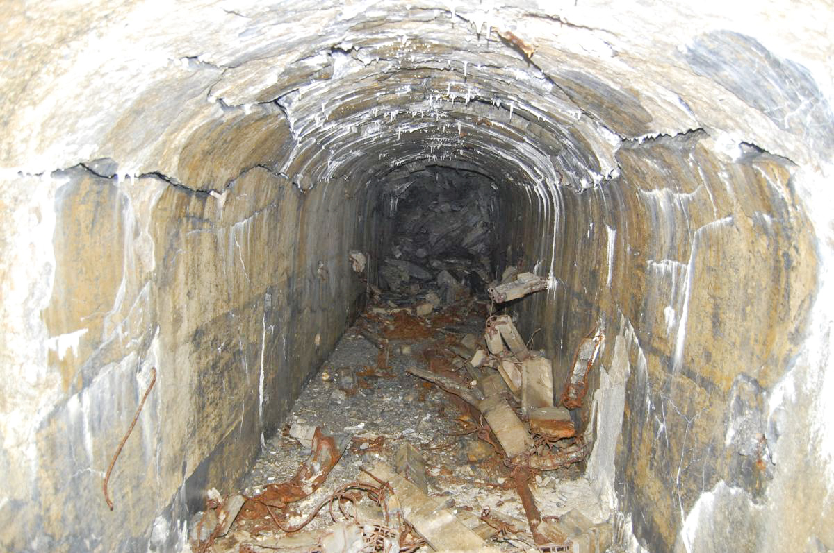 Ligne Maginot - REVETS - (Ouvrage d'infanterie) - La galerie principale vers l'entrée - Michal Prasil