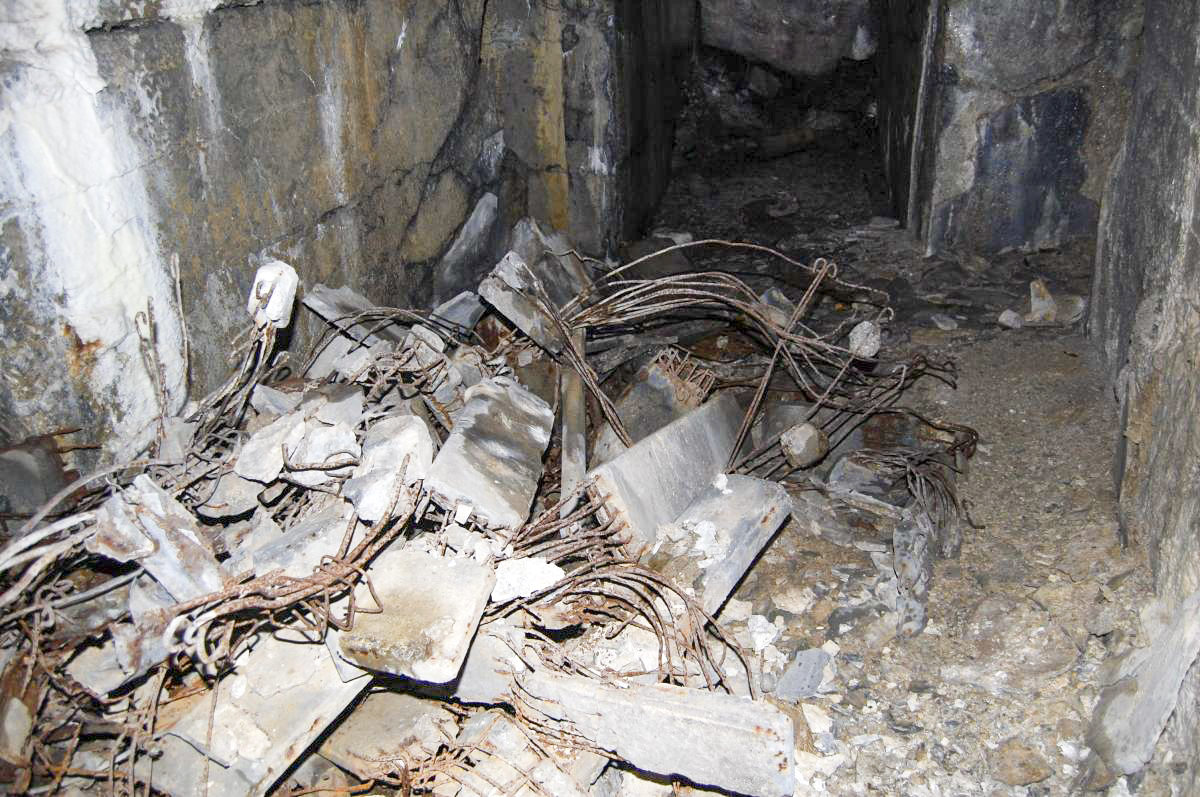 Ligne Maginot - REVETS - (Ouvrage d'infanterie) - Restes des lits en béton - Michal Prasil