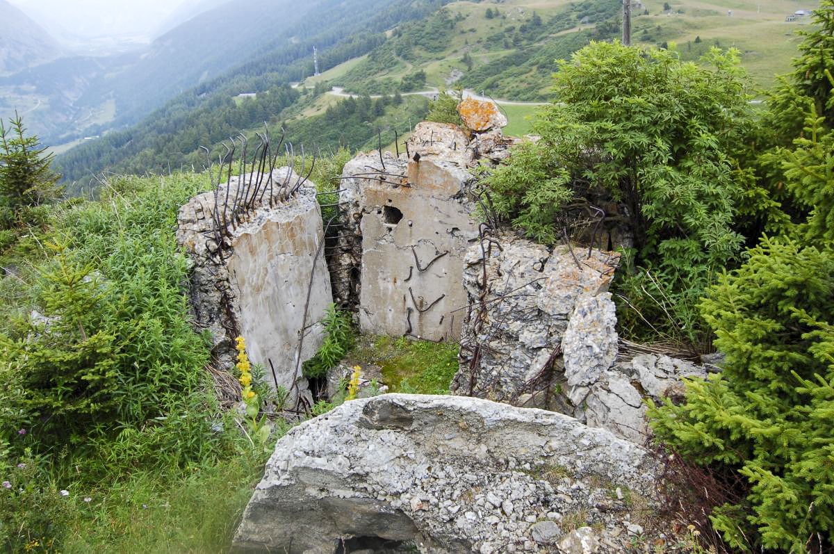 Ligne Maginot - REVETS - (Ouvrage d'infanterie) - Bloc 3
A l'arrière-plan la route Lanslebourg - Mont Cenis - Michal Prasil