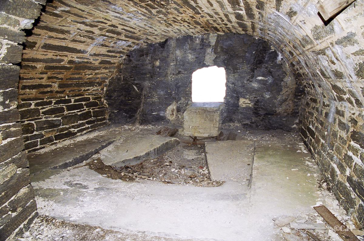 Ligne Maginot - TURRA - (Casemate d'artillerie) - Casemate d'artillerie - Lia VERMEULEN