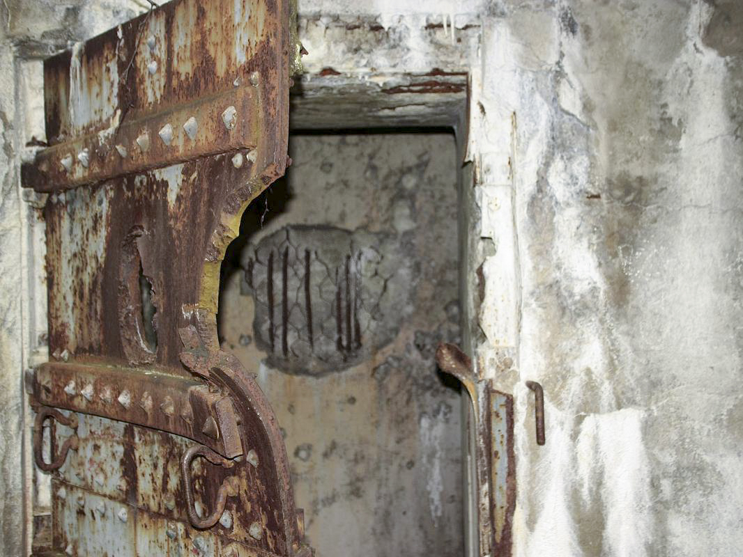 Ligne Maginot - AMODON - (Abri) - La porte blindée endommagée - JMBrams
