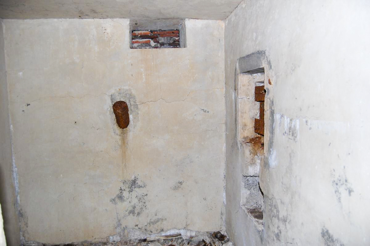 Ligne Maginot - AMODON - (Abri) - Caponnière FM avec goulotte à grenades et prise d'air principale  - Michal Prasil