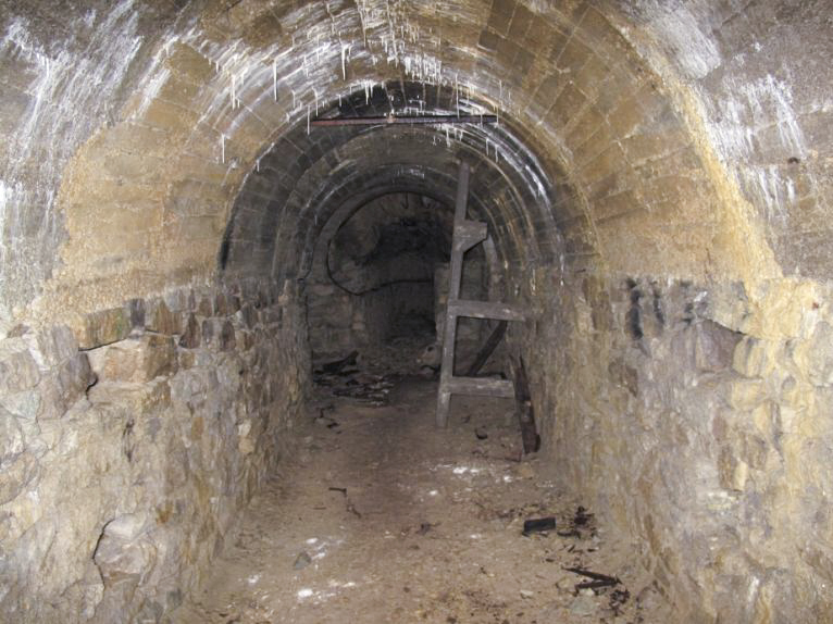 Ligne Maginot - AMODON - (Abri) - Galerie transversale
Chambre de troupe pour 40 hommes - ARMAND Patrick