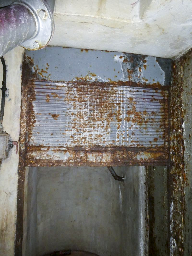 Ligne Maginot - ANNEXE DE SAINT ANTOINE - (Casemate d'infanterie - Simple) - Volet de la réserve de carburant - ELLENA - CUNY
