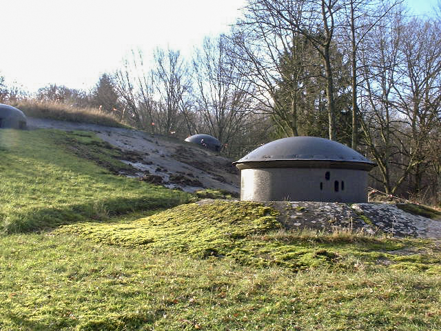 Ligne Maginot - Ouvrage d'infanterie du BOIS-KARRE - La tourelle de mitrailleuses et les deux cloches GFM - Pascal LAMBERT