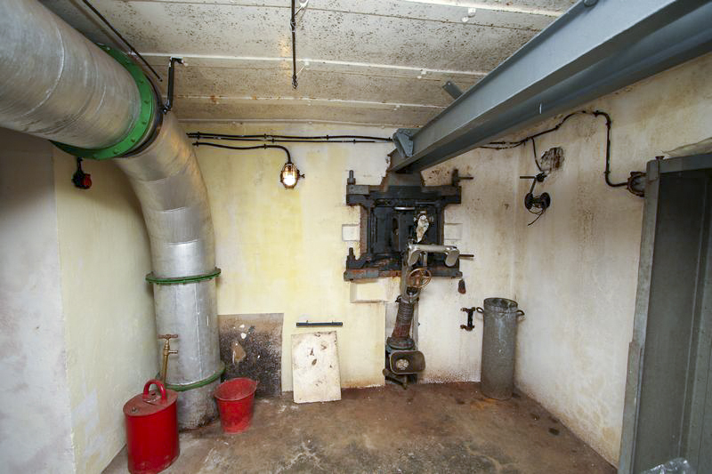 Ligne Maginot - BOIS KARRE - A12 - (Ouvrage d'infanterie) - Deuxième chambre de tir est - GRUBER Franck