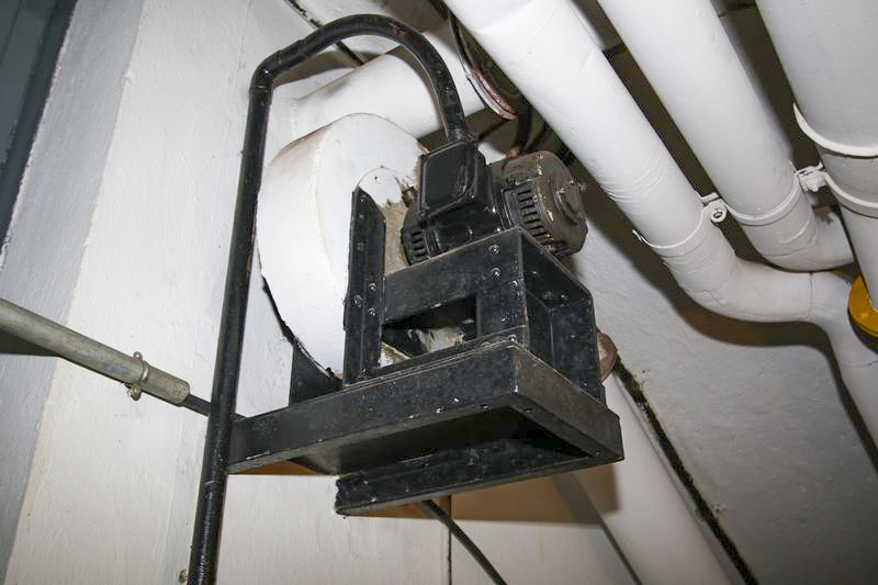 Ligne Maginot - BOIS KARRE - A12 - (Ouvrage d'infanterie) - Groupe moto-ventilateur du couloir menant à la tourelle de mitrailleuses - GRUBER Franck
