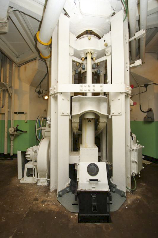 Ligne Maginot - BOIS KARRE - A12 - (Ouvrage d'infanterie) - Tourelle de mitrailleuses
L'étage inférieur - GRUBER Franck