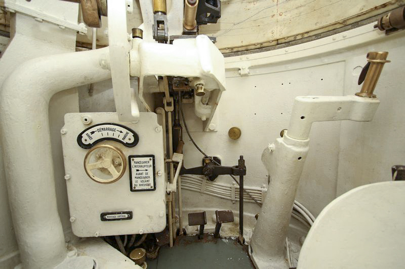 Ligne Maginot - BOIS KARRE - A12 - (Ouvrage d'infanterie) - Tourelle de mitrailleuses
L'étage supérieur, poste de pointage  de la chambre de tir - GRUBER Franck