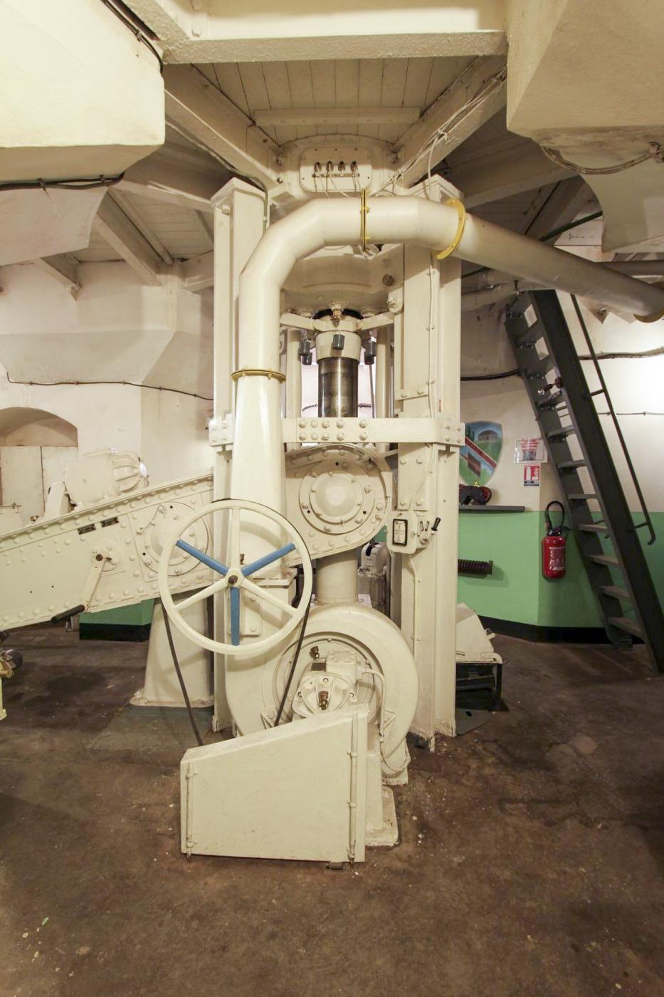 Ligne Maginot - BOIS KARRE - A12 - (Ouvrage d'infanterie) - Tourelle de mitrailleuses
Etage inférieur - Ingo Rokowski