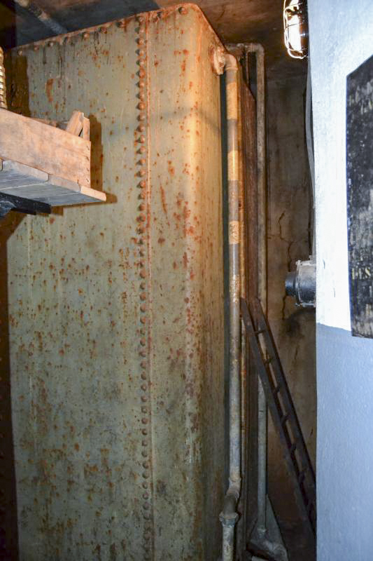 Ligne Maginot - BOIS KARRE - A12 - (Ouvrage d'infanterie) - Usine électrique, local annexe - Les réservoirs (rivetés) d'eau de refroidissement des moteurs. - Jules MATHIEU