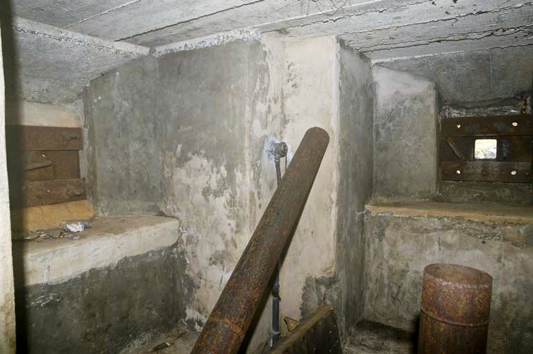 Ligne Maginot - FREJUS - (Ouvrage d'infanterie) - Bloc 3
Vue intérieure, les créneaux FM - ZEIG Marc