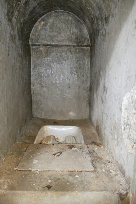 Ligne Maginot - FREJUS - (Ouvrage d'infanterie) - Les latrines - ZEIG Marc