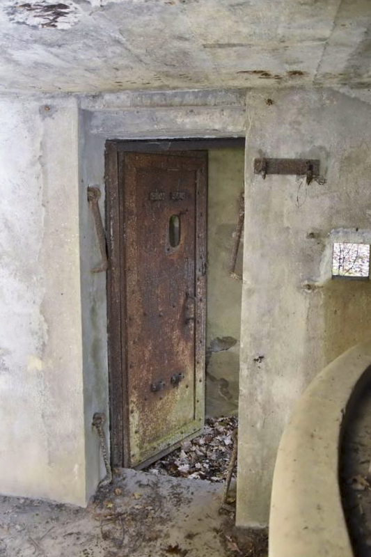 Ligne Maginot - CB9 - ROCKSWINGERT - (Blockhaus pour arme infanterie) - Porte d'entrée et créneau de défense rapprochée. - D.Froehly