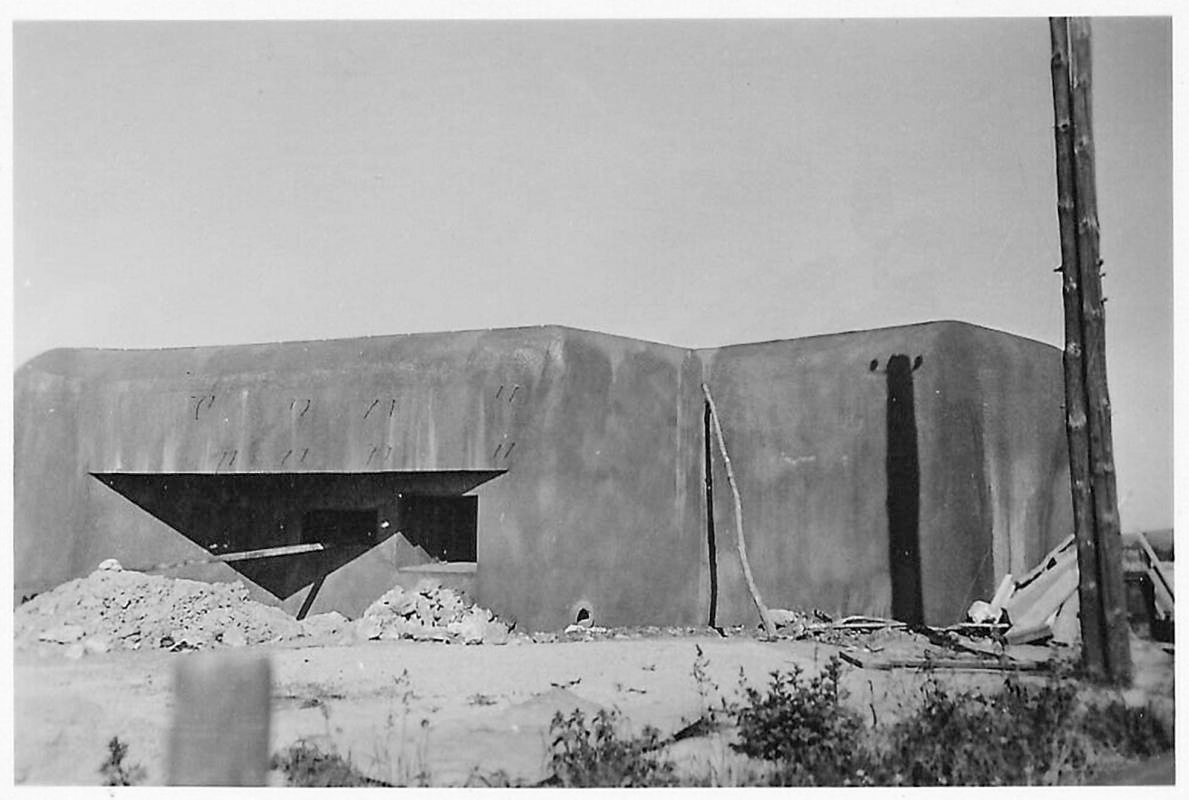 Ligne Maginot - 108 - PALLETTO - (Blockhaus lourd type STG / STG-FCR - Double) - Photo représentant à priori le blockhaus 108.
Un autre candidat potentiel pourrait être 107, pour peu qu'il ait des fers apparents sur la visière de la face gauche. - Inconnu