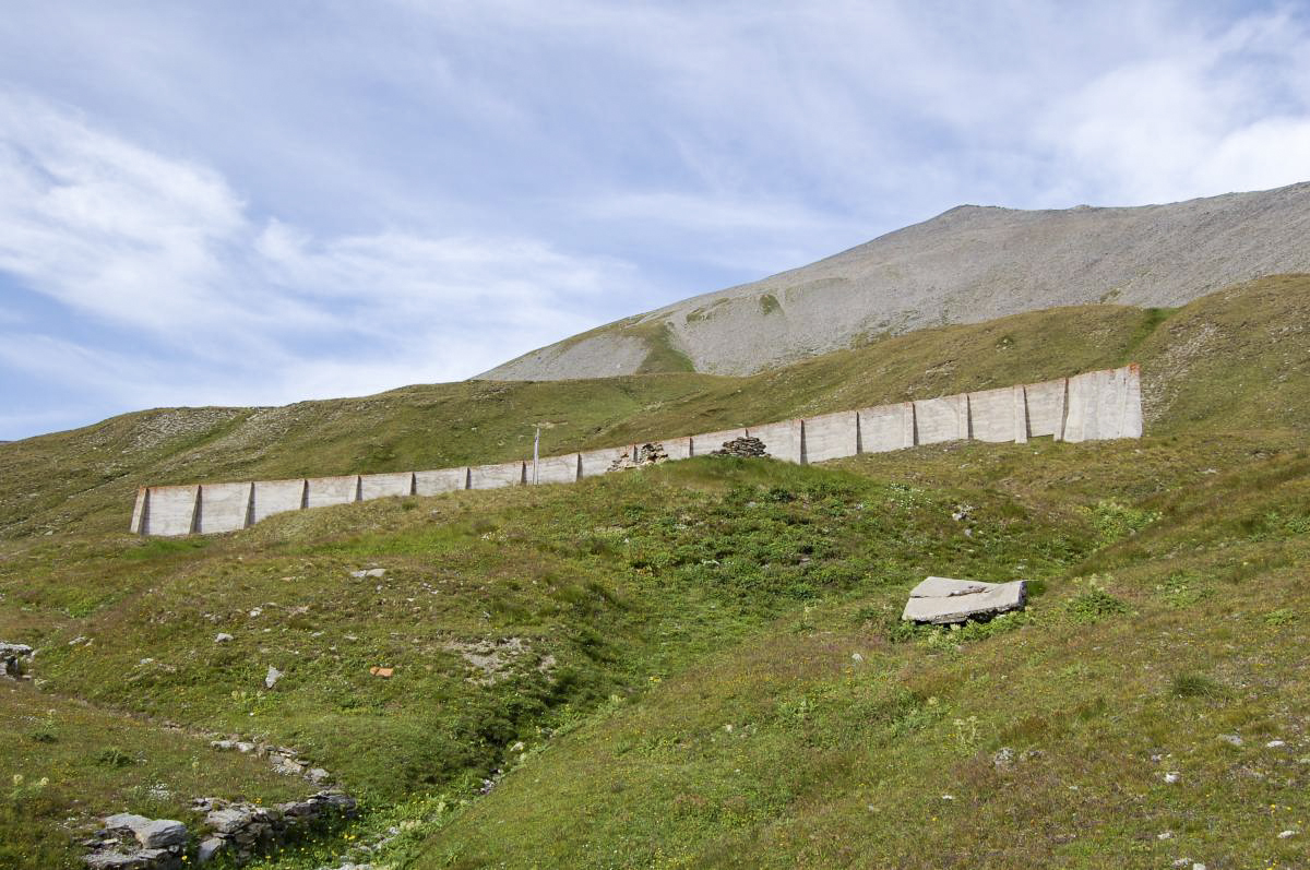 Ligne Maginot - FREJUS - (Casernement) - Le mur paravalanche - Michal Prasil