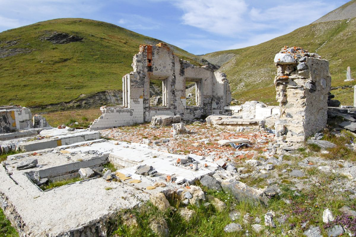 Ligne Maginot - FREJUS - (Casernement) - Ruine du baraquement infirmerie. - Michal Prasil