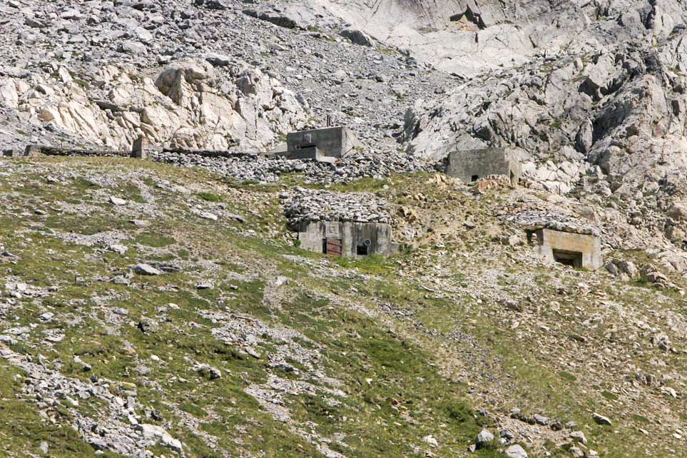 Ligne Maginot - LA ROUE - (Ouvrage d'infanterie) - L'ouvrage vu du casernement du temps de paix - ZEIG Marc