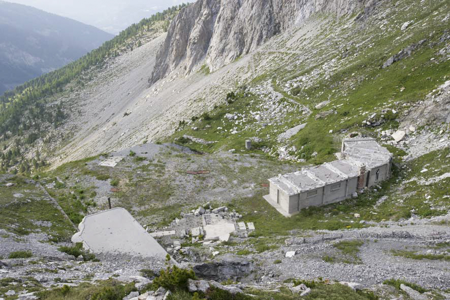 Ligne Maginot - Ouvrage du Pas du Roc - Le bloc d'entrée et le casernement extérieur - ZEIG Marc