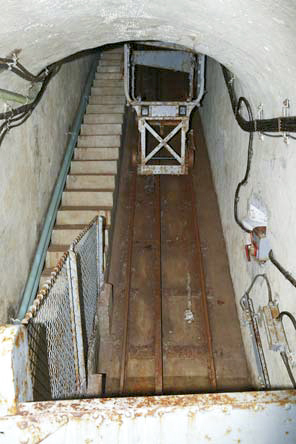 Ligne Maginot - PAS DU ROC - (Ouvrage d'artillerie) - Bloc 3
Le plan incliné montant desservant le bloc - ZEIG Marc
