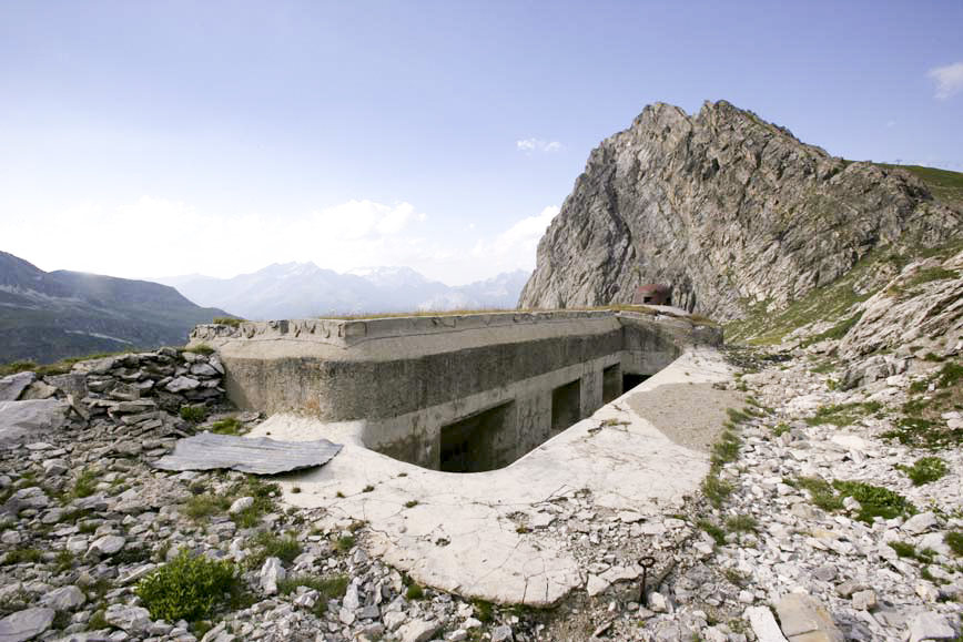 Ligne Maginot - PAS DU ROC - (Ouvrage d'artillerie) - Bloc 4
Mortiers de 50 flanquant le Col du Fréjus. - ZEIG Marc