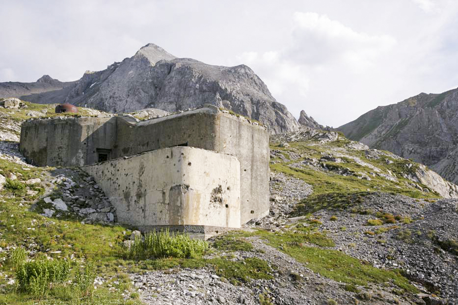 Ligne Maginot - PAS DU ROC - (Ouvrage d'artillerie) - Bloc 4
Mortiers de 81 mle 32 flanquant le Col d'Arrondaz - ZEIG Marc