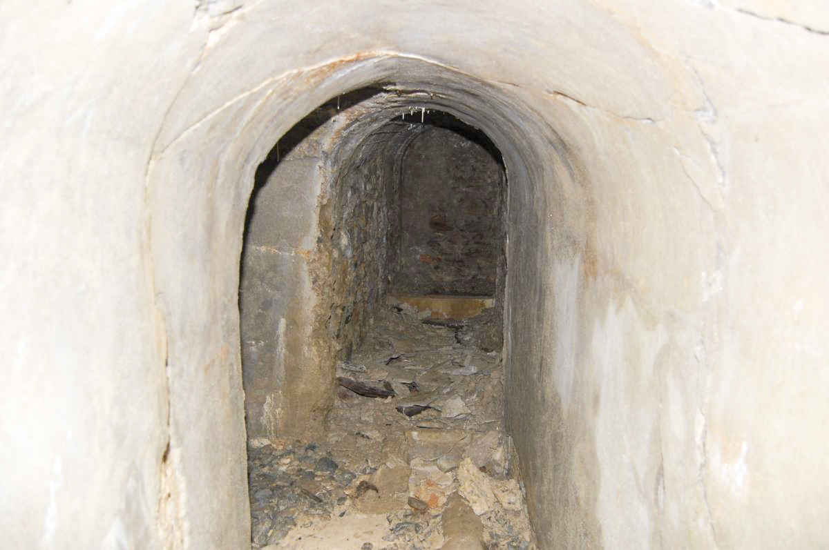 Ligne Maginot - PLAN à MARIN - (Abri) - Galerie sud vers chambre H, à gauche galerie principale - Michal Prasil