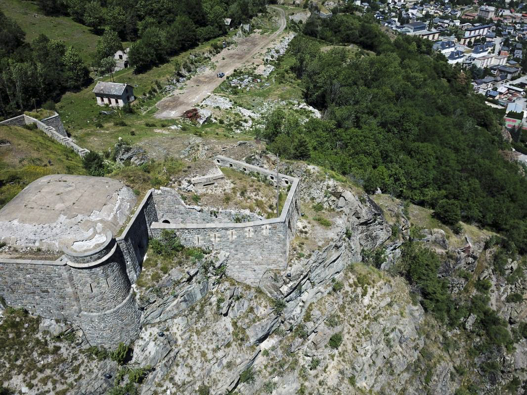 Ligne Maginot - REPLATON - (Observatoire d'artillerie) - Le bastionnet nord-est et l'observatoire d'artillerie construit par le 154° RAP - ELLENA - CUNY