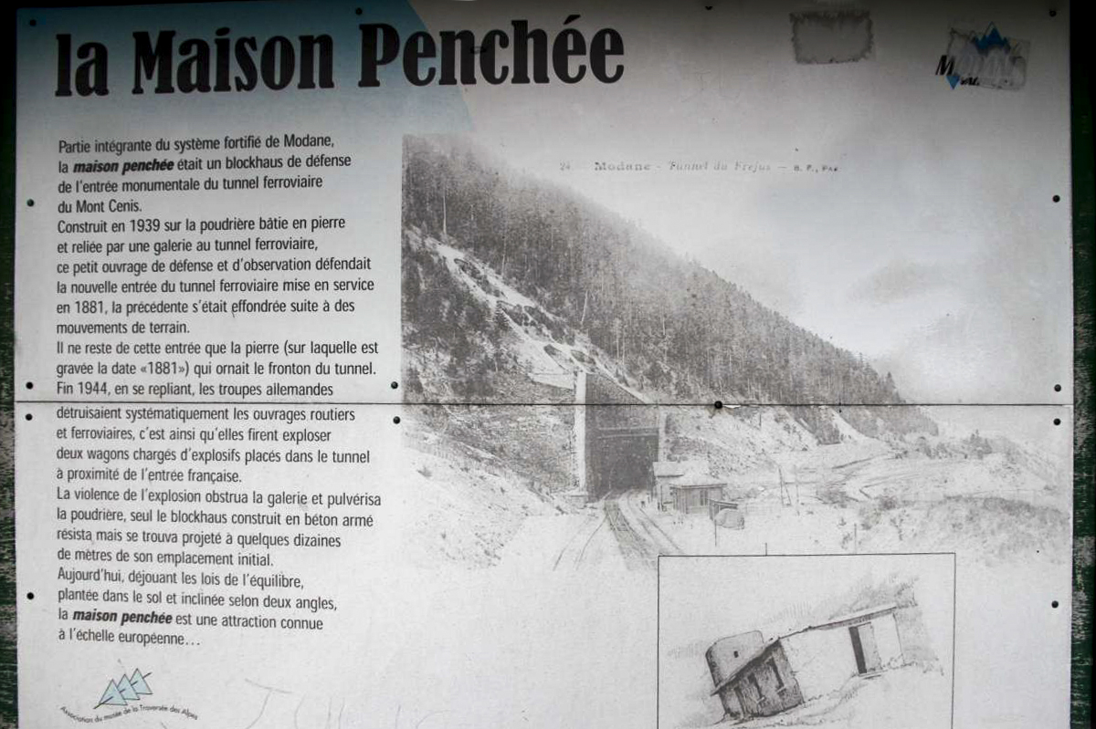 Ligne Maginot - RIEUX ROUX 1 - MAISON PENCHEE - (Casernement) - Panneau explicatif installé à côté du blockhaus - JOLAS, Jean-Michel