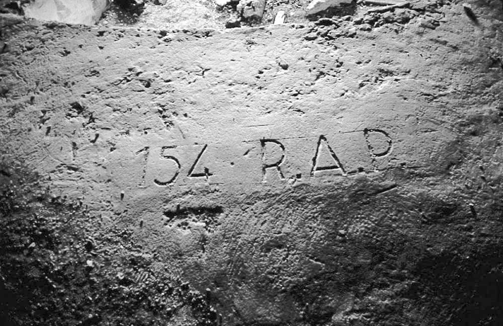 Ligne Maginot - REPLATON (QUARTIER ARC - 71° BAF) - (Position d'artillerie préparée) - Batterie C
Trace du passage du 154° RAP - LOVINY Alain