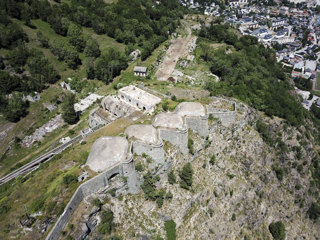 Ligne Maginot - REPLATON (QUARTIER ARC - 71° BAF) - (Position d'artillerie préparée) - Vue aérienne sur les batteries A et D - ELLENA - CUNY