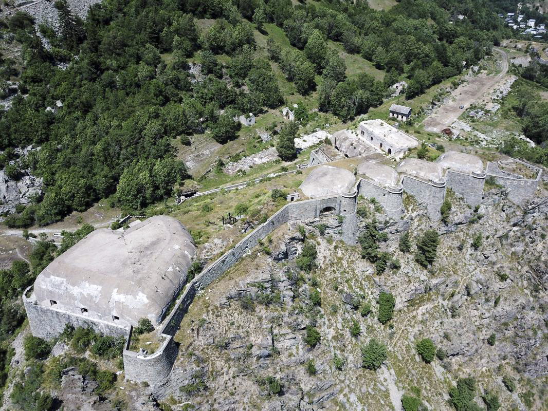 Ligne Maginot - REPLATON (QUARTIER ARC - 71° BAF) - (Position d'artillerie préparée) - Vue aérienne sur le front de tête - ELLENA - CUNY