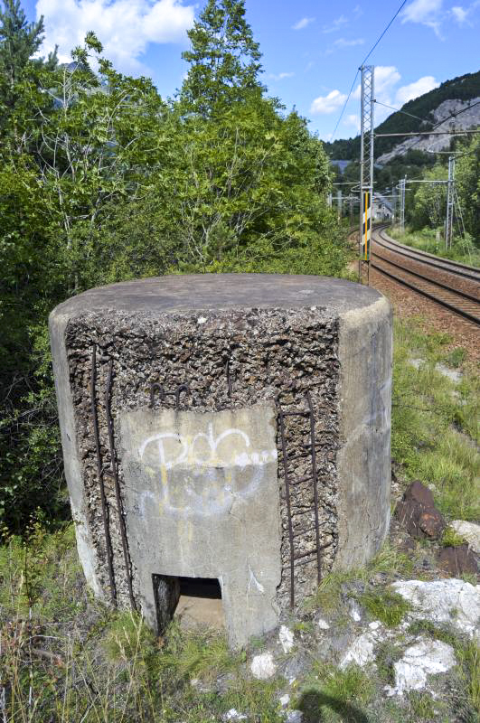 Ligne Maginot - SAINT ANTOINE 2 - (Blockhaus pour arme infanterie) - L'entrée réduite à l'arrière - Michal Prasil